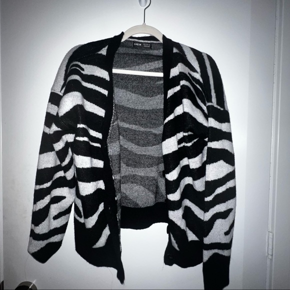 Zebra sweater - size M - good condition - Picture 1 of 4